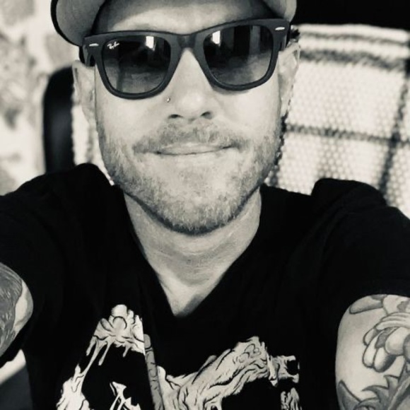 Profile Picture of Dave Jay (@davejay329) on Poshmark
