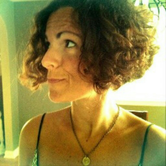 Profile Picture of Julie Antoniou (@juliecz) on Poshmark