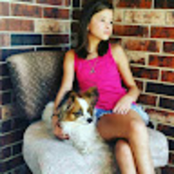 Profile Picture of Ivy Williams (@ivyxoxowilliams) on Poshmark