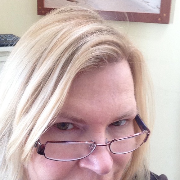 Profile Picture of Tracey Nate (@traceynate) on Poshmark