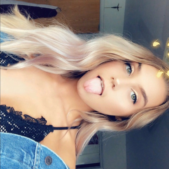 Profile Picture of Lauren Furno (@lauren_furno) on Poshmark