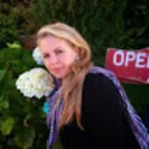 Profile Picture of Arleny Chacin (@arlenychacin) on Poshmark