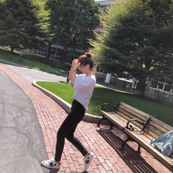 Profile Picture of Liang Huang (@lianghuang) on Poshmark