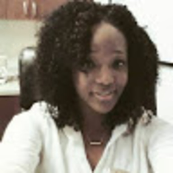 Profile Picture of Shelly Dormevil (@dormevilshelly) on Poshmark