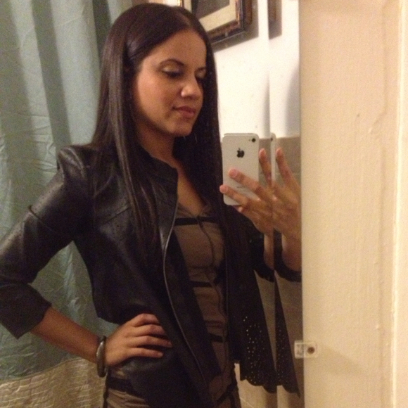 Profile Picture of Giselle Polanco (@gxelle) on Poshmark