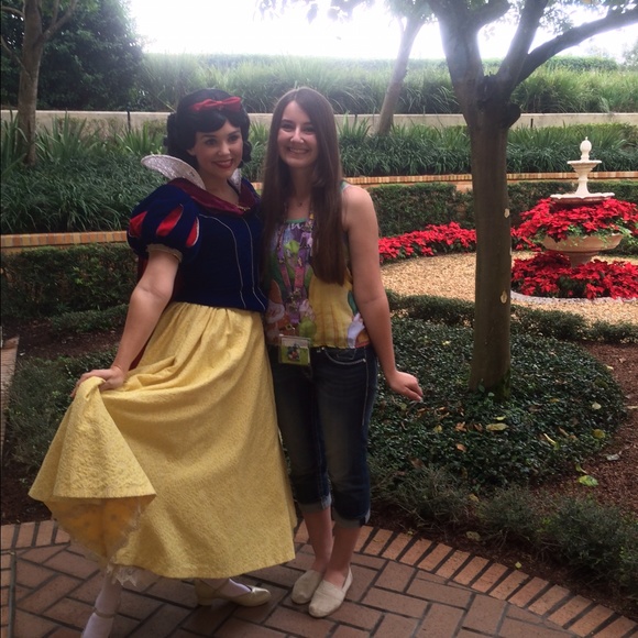 Profile Picture of Jenna Ploski (@jennaeponine) on Poshmark