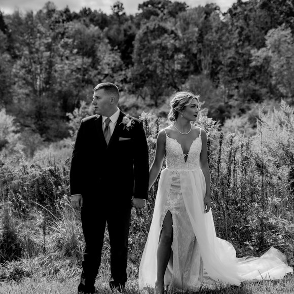 Profile Picture of Nicole Kizer (@nikkikizer) on Poshmark