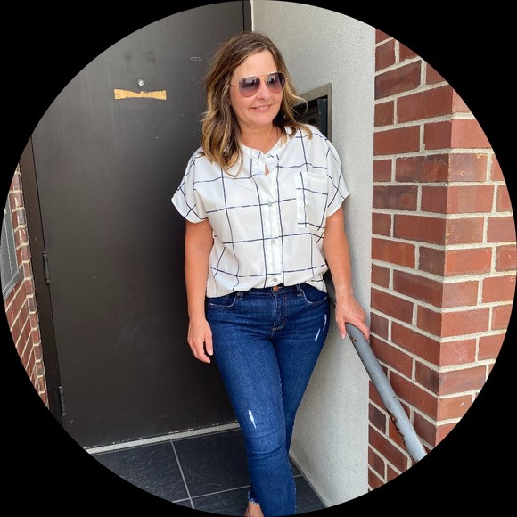 Profile Picture of Kelli Killian baker (@kellibaker32) on Poshmark