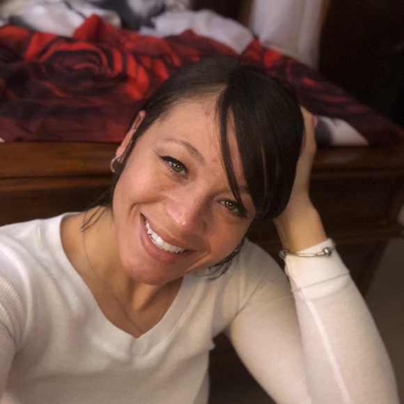 Profile Picture of Joanna Chapman (@shaneice33) on Poshmark