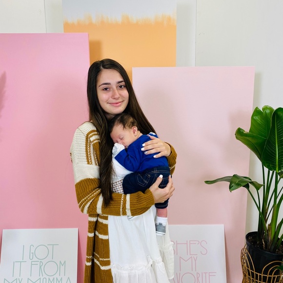 Profile Picture of Emily Schoenstein (@em_schoenstein) on Poshmark