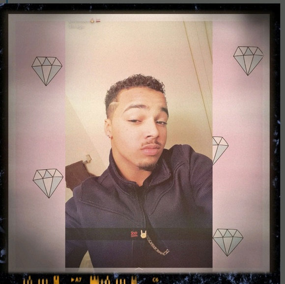 Profile Picture of Chris Mabe (@lilchris98) on Poshmark