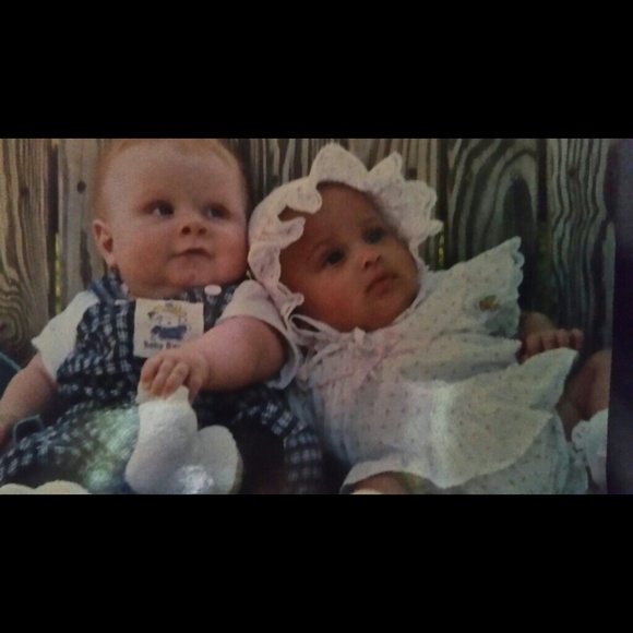 Profile Picture of Roberta Feilinger (@rawart) on Poshmark