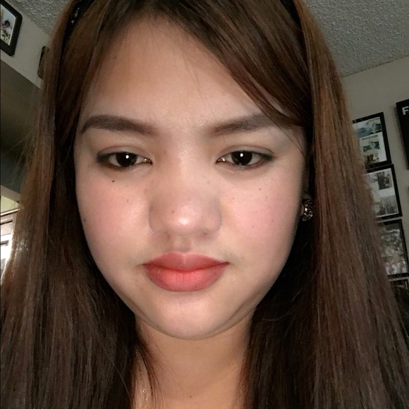Profile Picture of Cricell Mariano (@cricell) on Poshmark