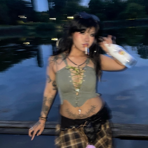 Profile Picture of Victoria Vu (@imdopeimdope) on Poshmark