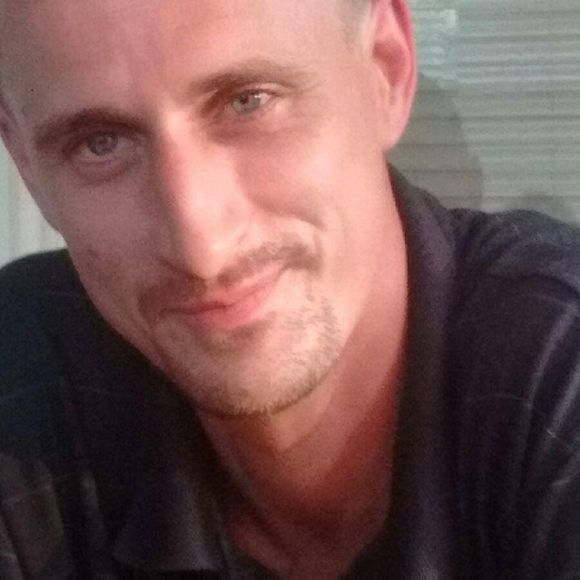 Profile Picture of Dennis Anderson (@danderson006) on Poshmark