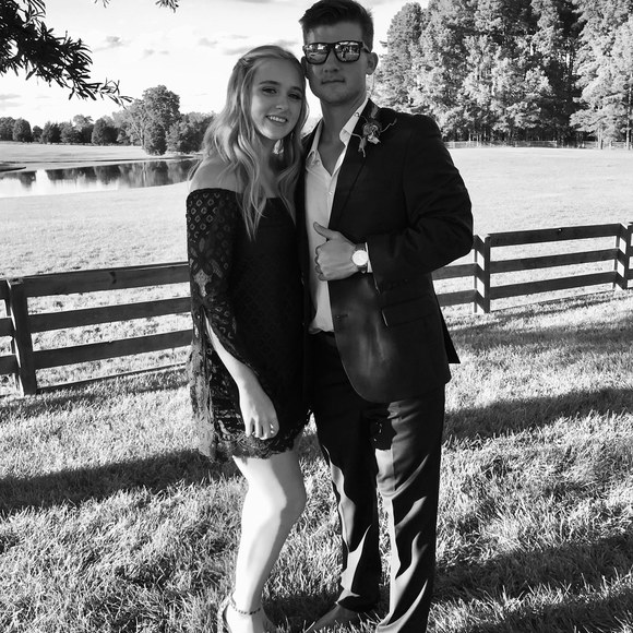 Profile Picture of Hanna Arendt (@hannaarendt) on Poshmark