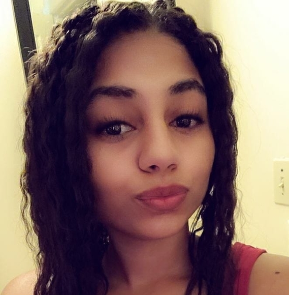 Profile Picture of Sol Bello (@abranny) on Poshmark