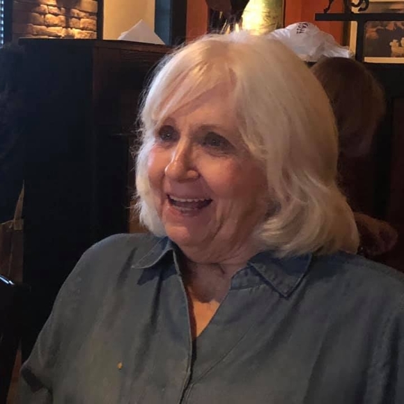 Profile Picture of Bobbie Johnson (@bobbiejohnso251) on Poshmark