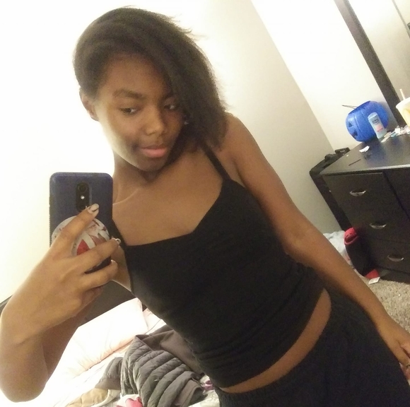 Profile Picture of Hannah Bumbray (@hannahbumbray) on Poshmark