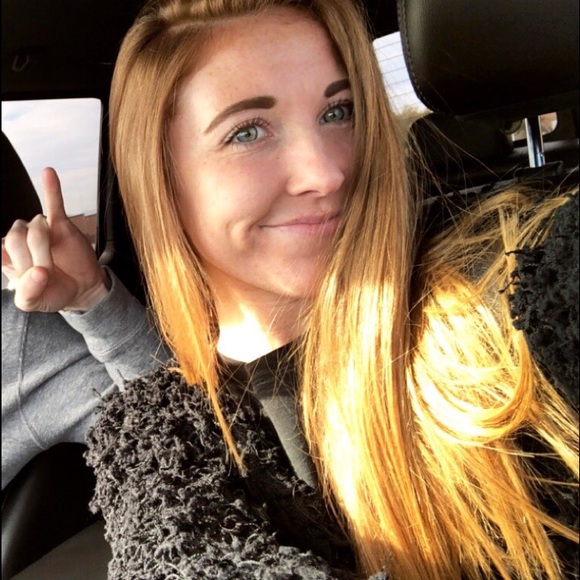 Profile Picture of Kim Lenhart (@klenhart02) on Poshmark