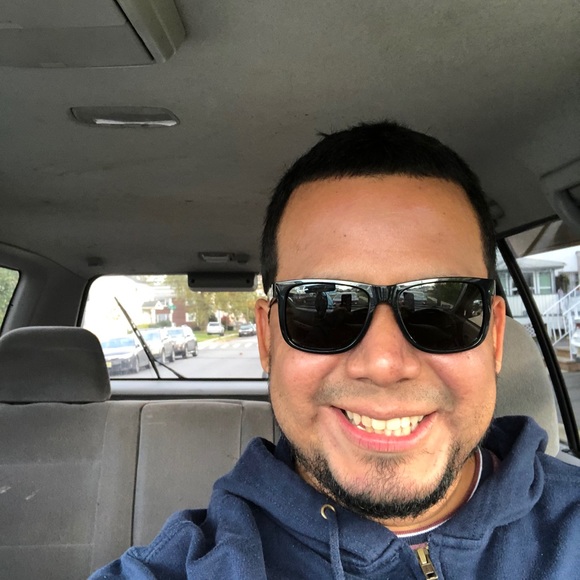 Profile Picture of Luis Montoya (@luismontoya952) on Poshmark