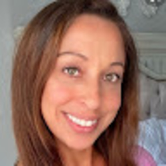 Profile Picture of Mama Longdick (@angelinalip14) on Poshmark