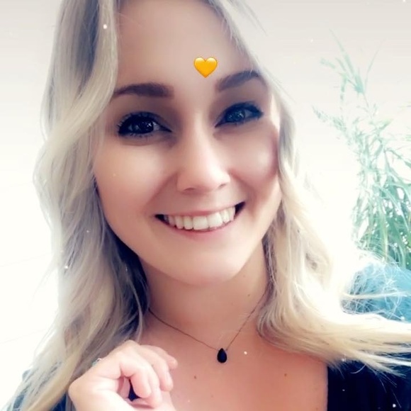 Nikki Mckeating - Poshmark Profile Picture of Nikki Mckeating (@littlenikkii) on Poshmark