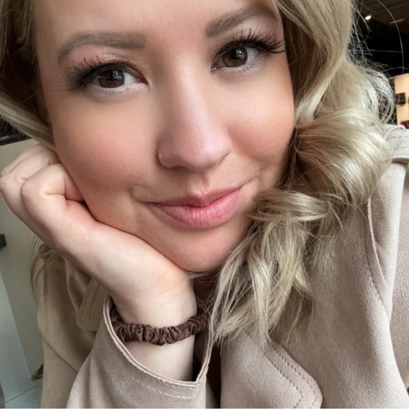 Profile Picture of Agnes Wypych (@agnesanna8) on Poshmark