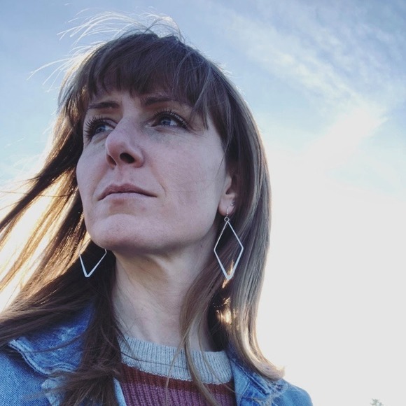 Profile Picture of Halli Ellis-edwards (@hallially) on Poshmark
