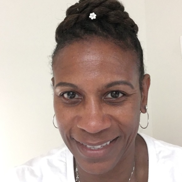 Profile Picture of Sandra Lucas (@fearme52) on Poshmark