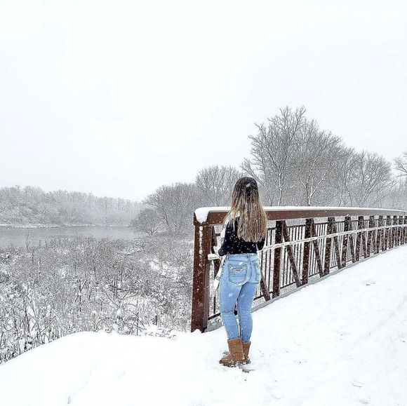 Profile Picture of Alyssa Madruga (@alyssamadruga1) on Poshmark