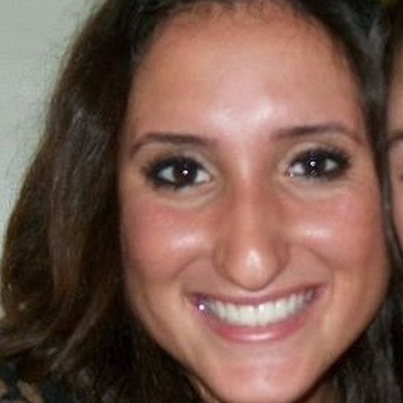 Profile Picture of Rosemary Garganta (@rosegarganta) on Poshmark