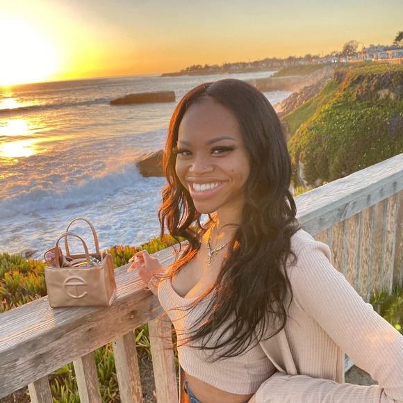 Profile Picture of Sierra Witherspoon (@sierrax1998) on Poshmark