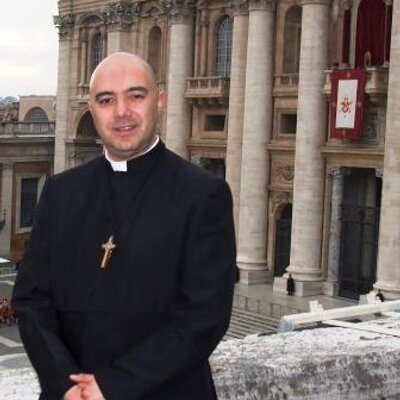 Profile Picture of Padre Dario Miranda (@PadreDario) on Twitter