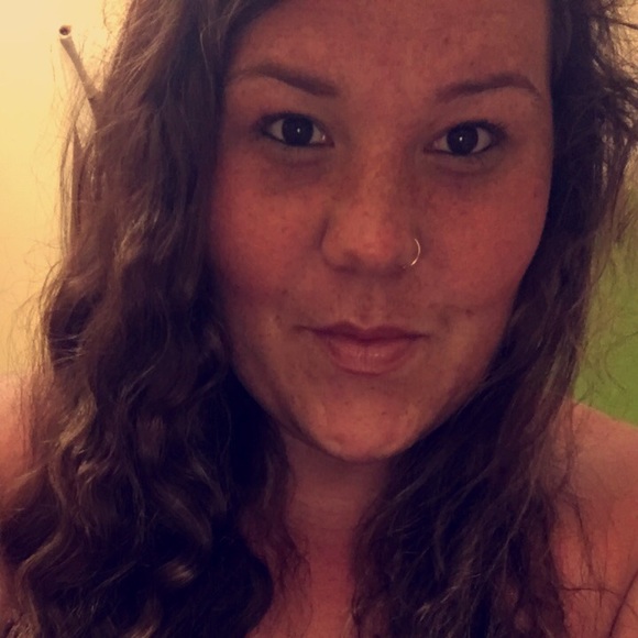 Cortney Papenberg - Poshmark Profile Picture of Cortney Papenberg (@cpapen01) on Poshmark
