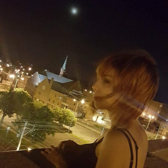 Profile Picture of Stephanie Rednour (@sjrednour) on Poshmark