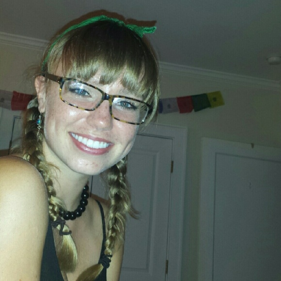 Profile Picture of Lucy Quirk (@lucyqscloset) on Poshmark