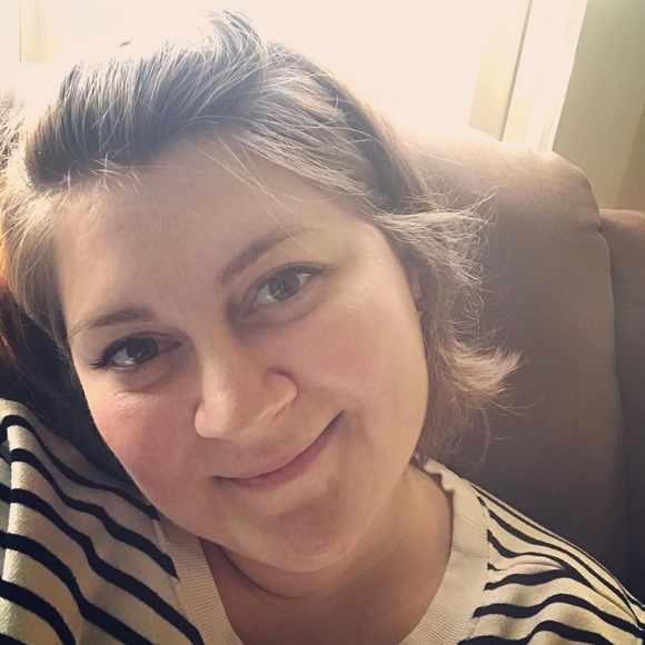 Profile Picture of Andrea Shryock (@andyjshry) on Poshmark