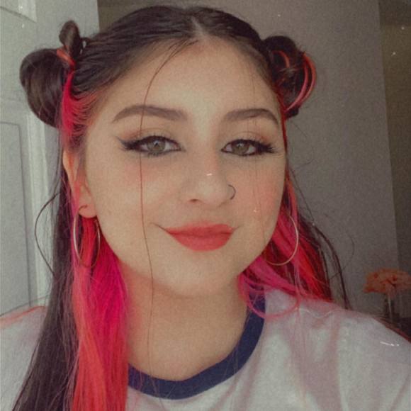 Profile Picture of Isabella m. Canessa (@isam302004) on Poshmark