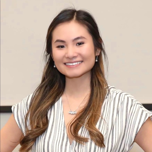 Profile Picture of Michelle Loo (@mishkiiinns) on Poshmark