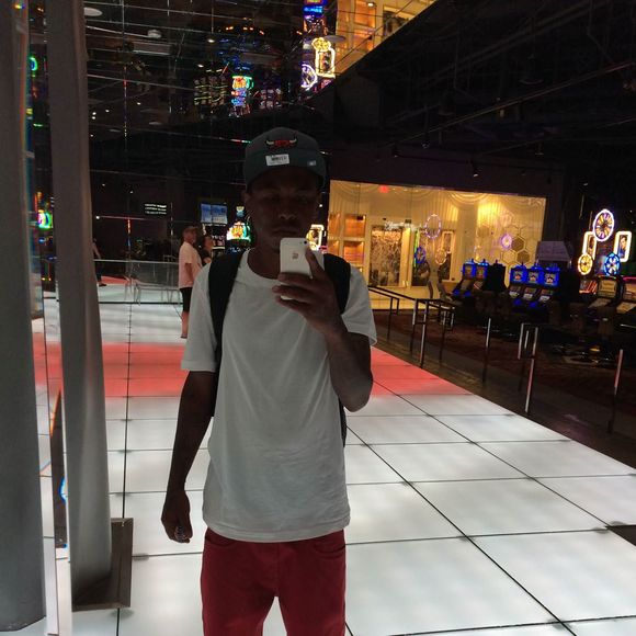Profile Picture of Percy Rancifer (@hustleholicc) on Poshmark