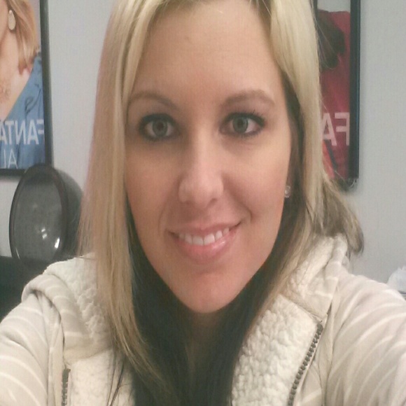 Profile Picture of Kristin Peardon (@spunkylulu22) on Poshmark