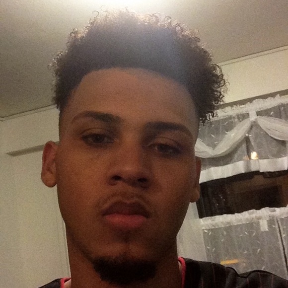 Profile Picture of Joshua Fermin (@jayfermin) on Poshmark