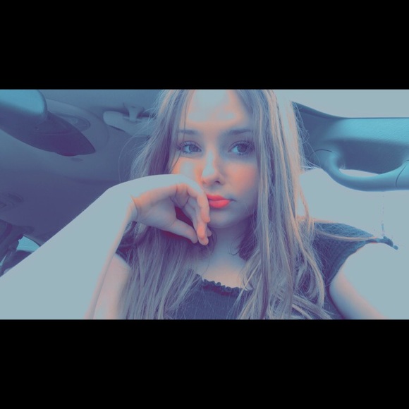 Profile Picture of Montanna Przyborski (@montannapz) on Poshmark