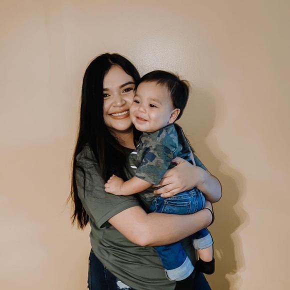 Profile Picture of Eudy Locklear (@eylocklear) on Poshmark