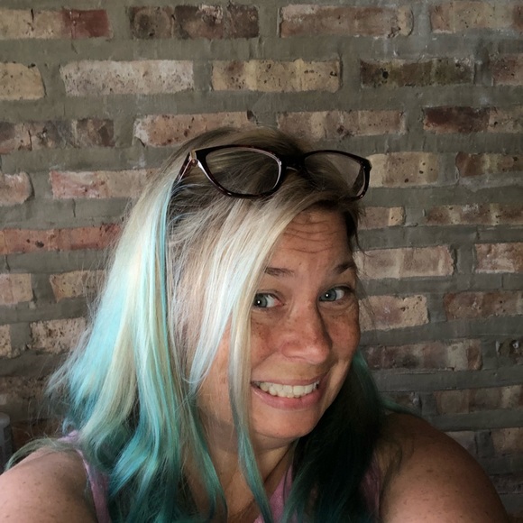 Profile Picture of Nancy Twichell (@turtlechic) on Poshmark