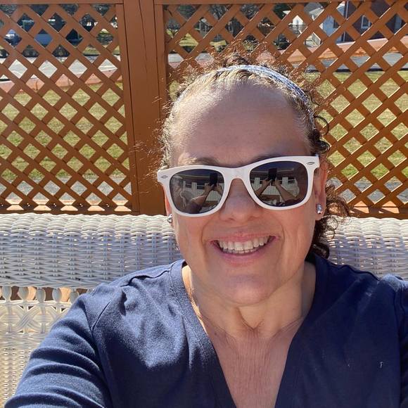 Profile Picture of Lori Stom (@loristom1) on Poshmark