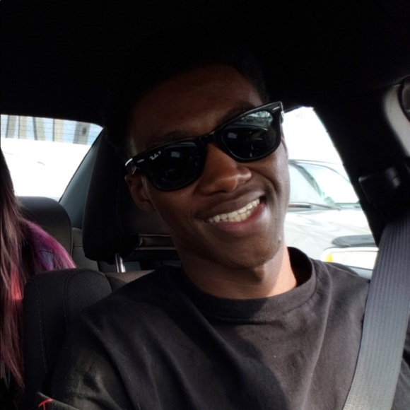 Profile Picture of Damian Wilson (@damianwil4) on Poshmark