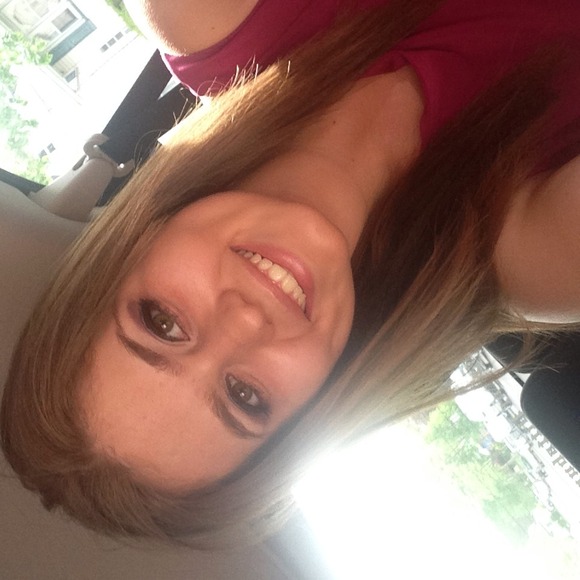 Profile Picture of Albina Gjy (@albgjy) on Poshmark