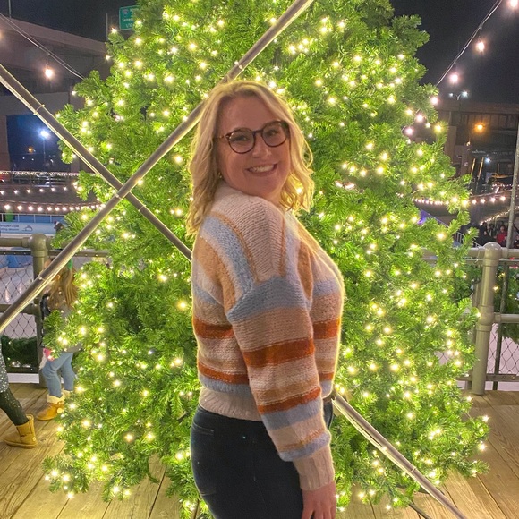 Profile Picture of Emily Bookmiller (@emilybookm) on Poshmark